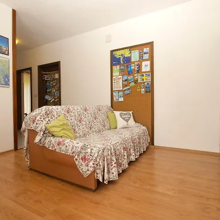 Apartment Liljana 1693 Premantura