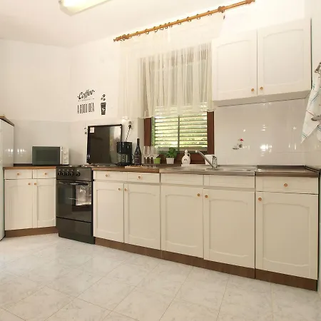 Liljana 1693 *